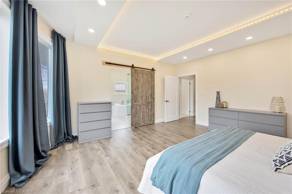 6 Dorothys Drive, Oro-Medonte, ON - Indoor Photo Showing Bedroom