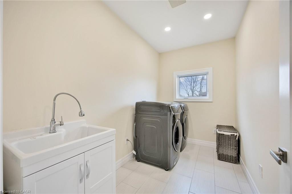 6 Dorothys Drive, Oro-Medonte, ON - Indoor Photo Showing Laundry Room