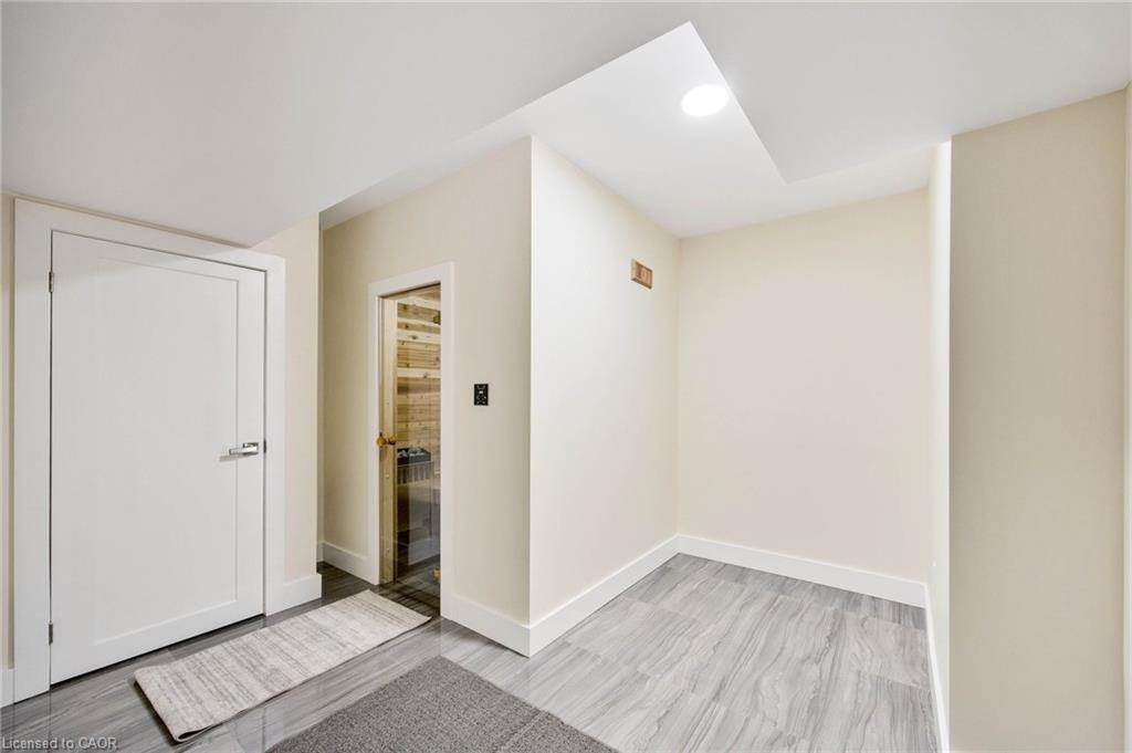 6 Dorothys Drive, Oro-Medonte, ON - Indoor Photo Showing Other Room