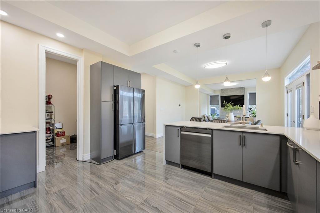 6 Dorothys Drive, Oro-Medonte, ON - Indoor Photo Showing Kitchen With Upgraded Kitchen