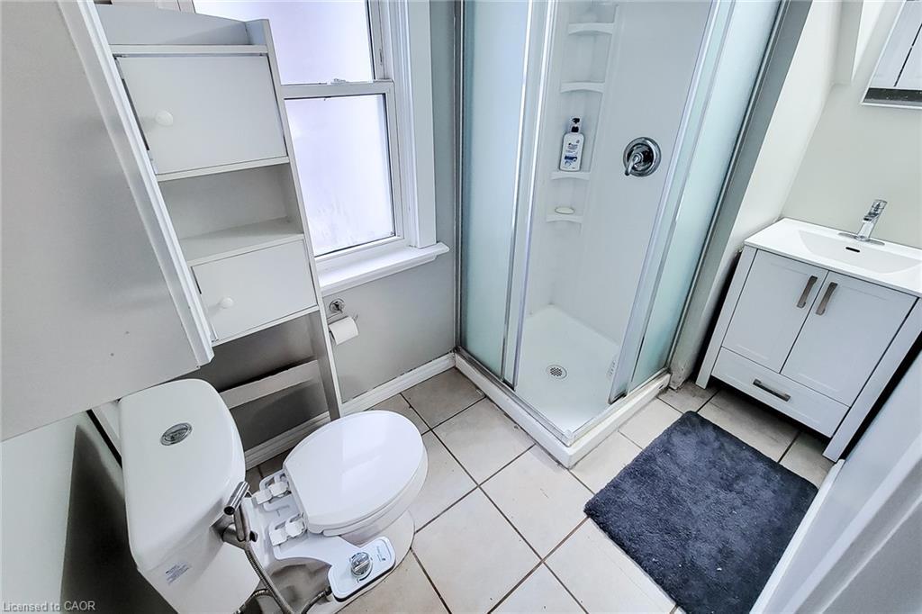246 Bowman Street, Hamilton, ON - Indoor Photo Showing Bathroom