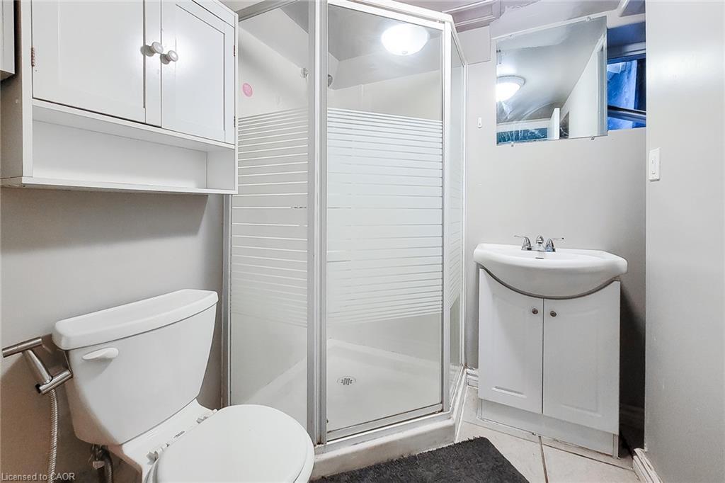 246 Bowman Street, Hamilton, ON - Indoor Photo Showing Bathroom