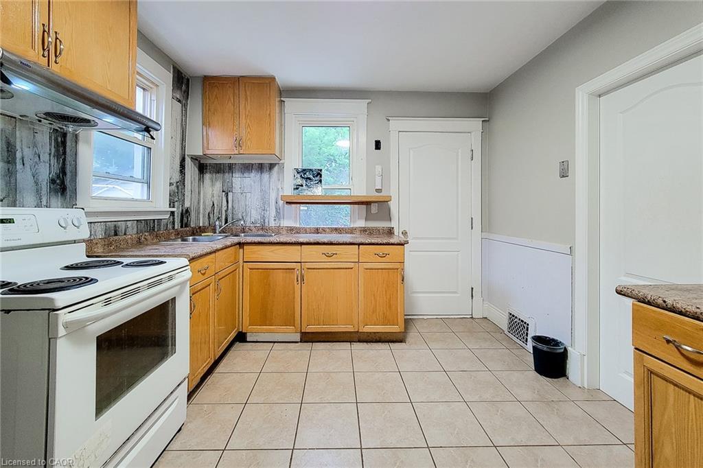 246 Bowman Street, Hamilton, ON - Indoor Photo Showing Kitchen