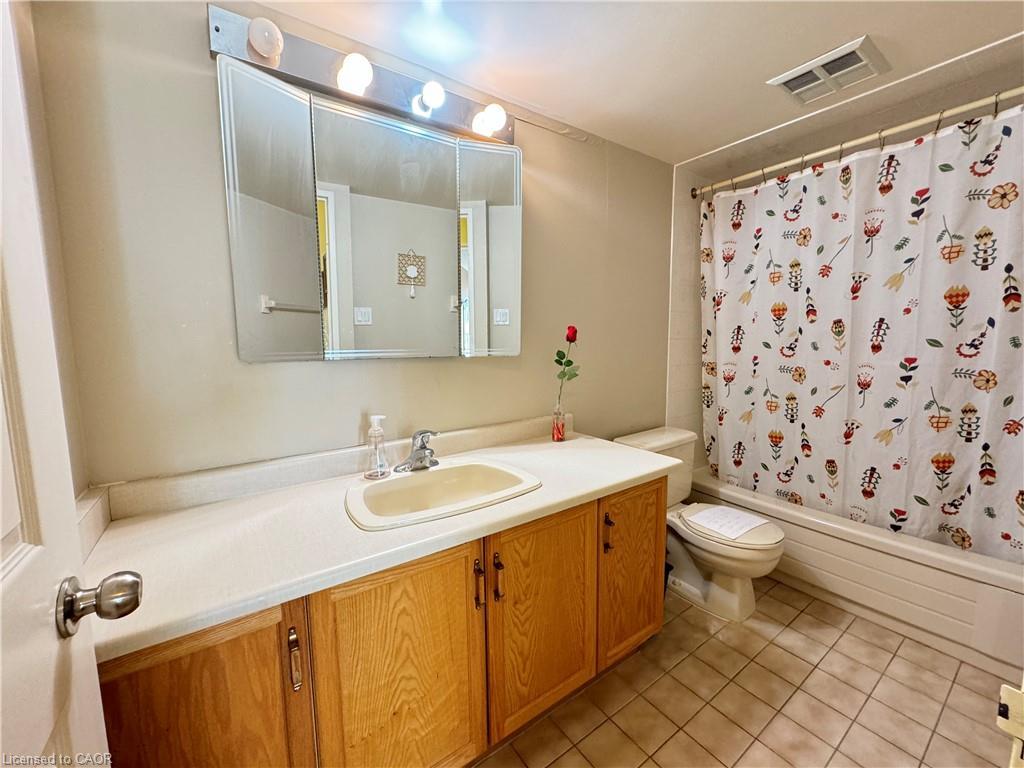 608-265 Westcourt Place, Waterloo, ON - Indoor Photo Showing Bathroom