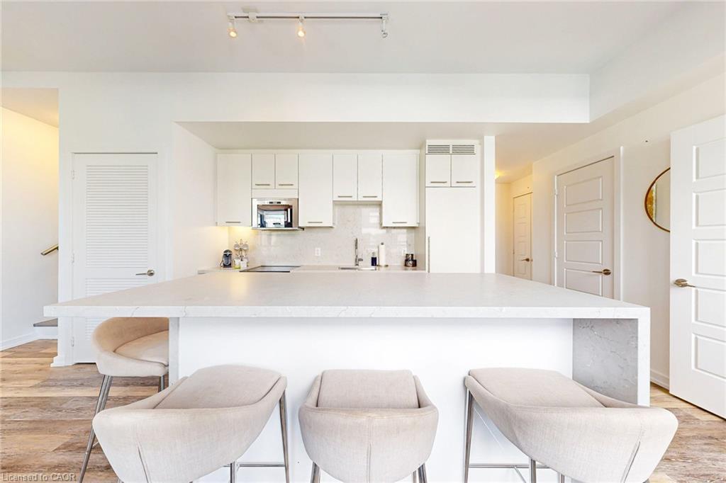 10-233 Broward Way, Innisfil, ON - Indoor Photo Showing Kitchen