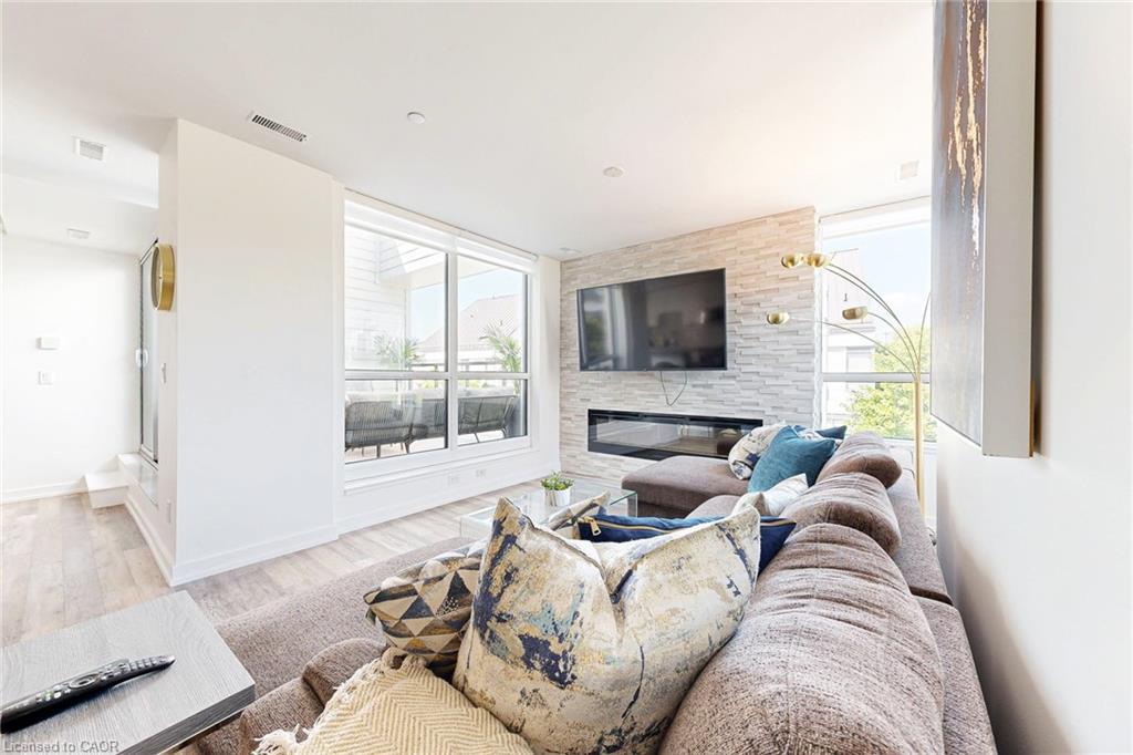10-233 Broward Way, Innisfil, ON - Indoor Photo Showing Living Room With Fireplace