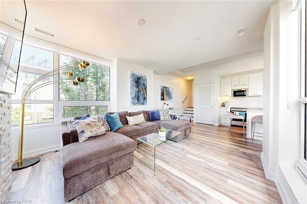 10-233 Broward Way, Innisfil, ON - Indoor Photo Showing Living Room