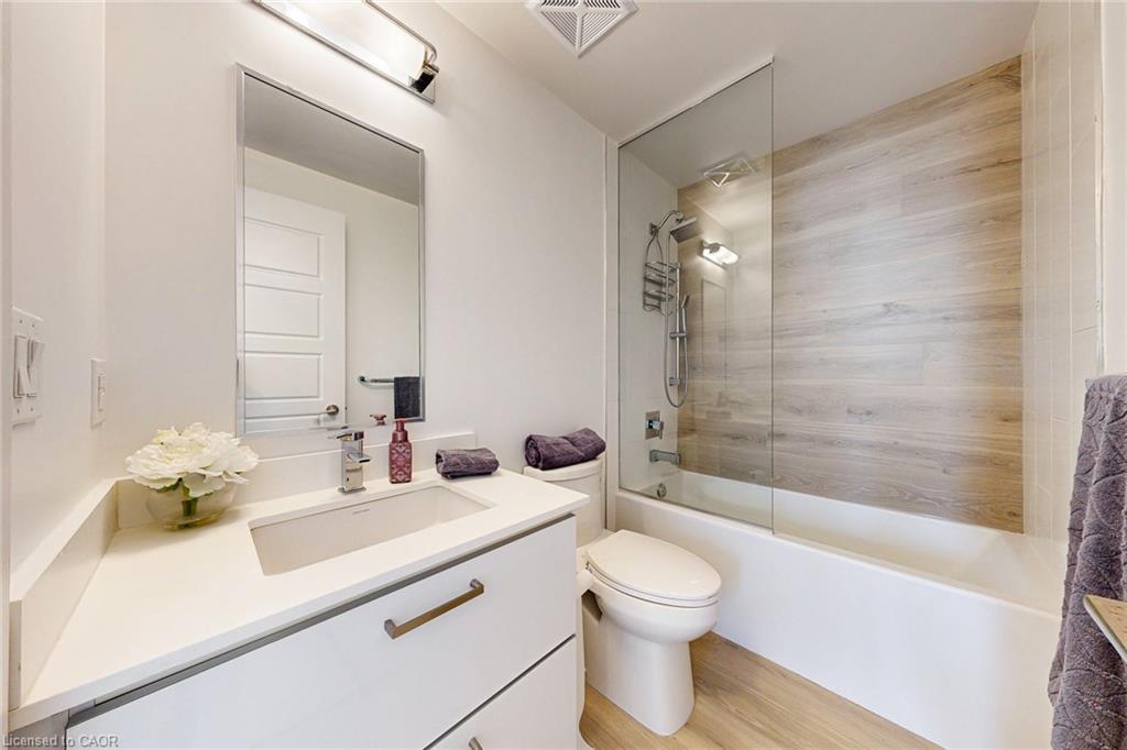 10-233 Broward Way, Innisfil, ON - Indoor Photo Showing Bathroom
