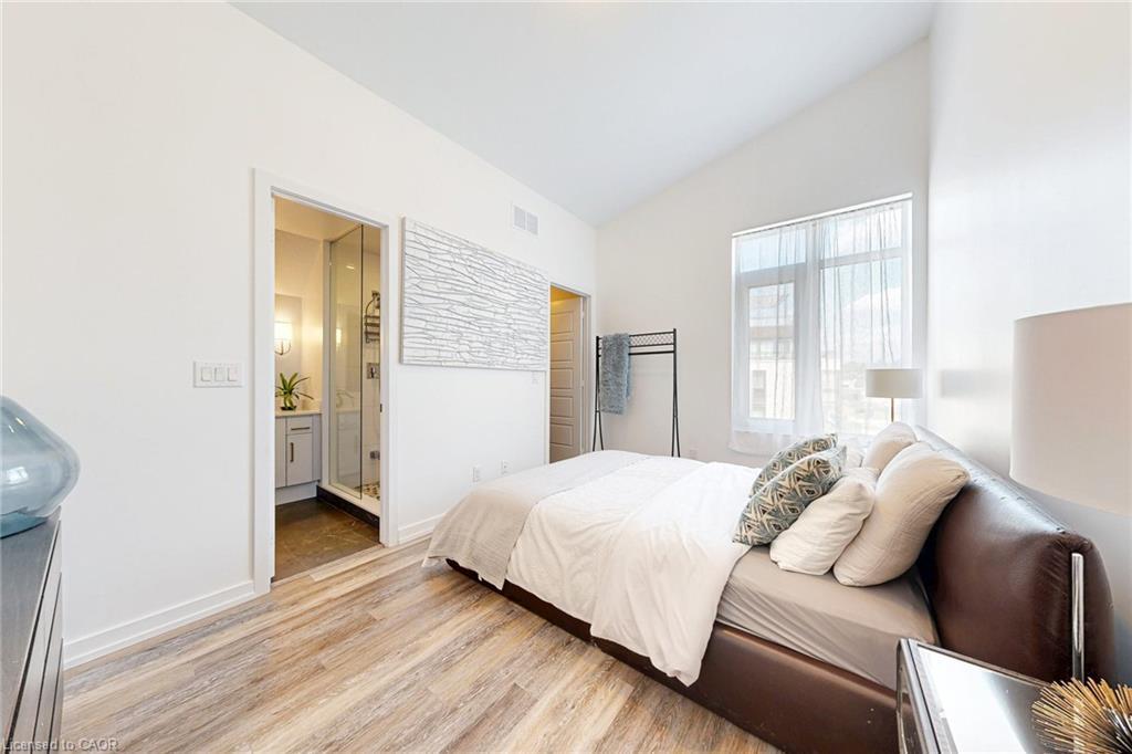 10-233 Broward Way, Innisfil, ON - Indoor Photo Showing Bedroom