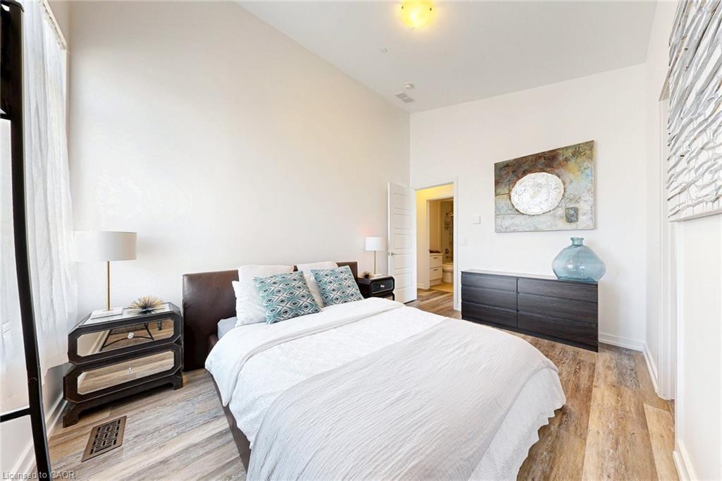 10-233 Broward Way, Innisfil, ON - Indoor Photo Showing Bedroom