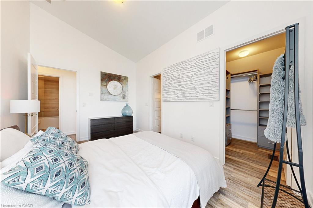 10-233 Broward Way, Innisfil, ON - Indoor Photo Showing Bedroom