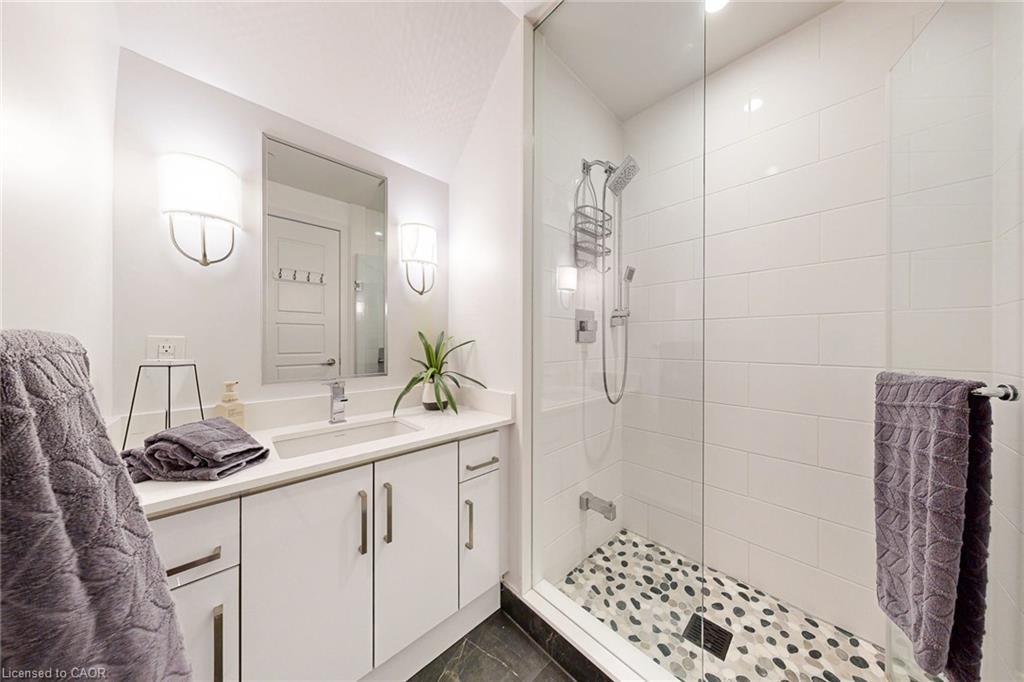 10-233 Broward Way, Innisfil, ON - Indoor Photo Showing Bathroom