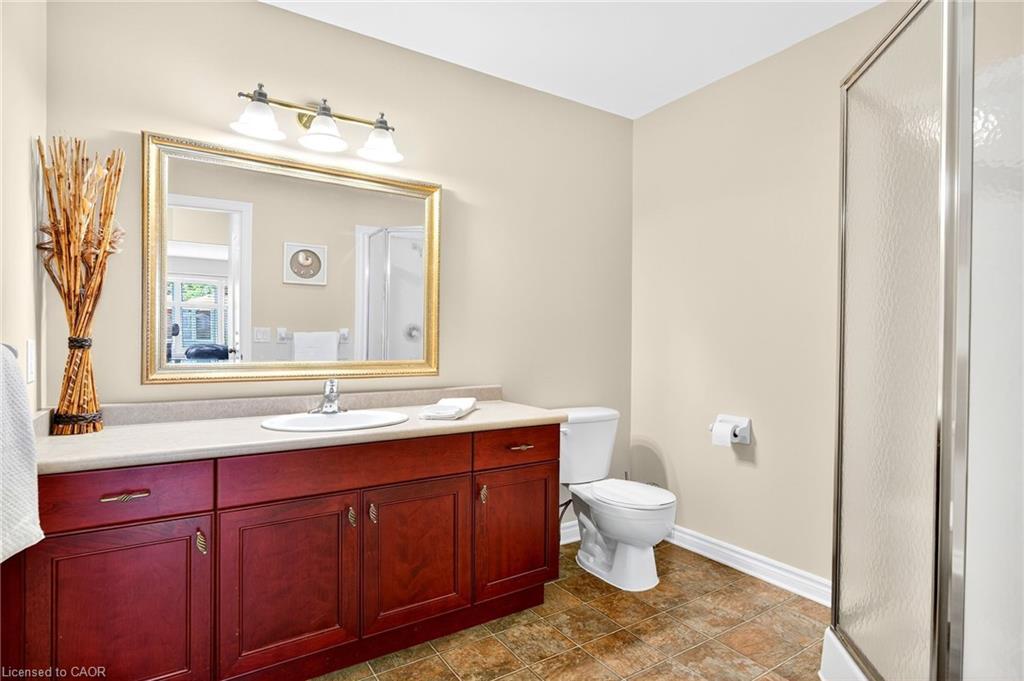 33-605 Welland Avenue, St. Catharines, ON - Indoor Photo Showing Bathroom