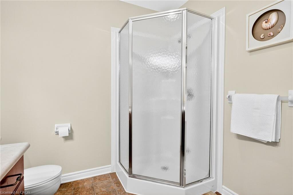 33-605 Welland Avenue, St. Catharines, ON - Indoor Photo Showing Bathroom