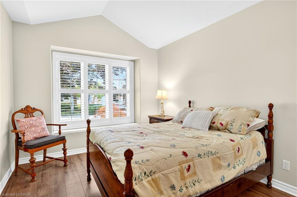 33-605 Welland Avenue, St. Catharines, ON - Indoor Photo Showing Bedroom
