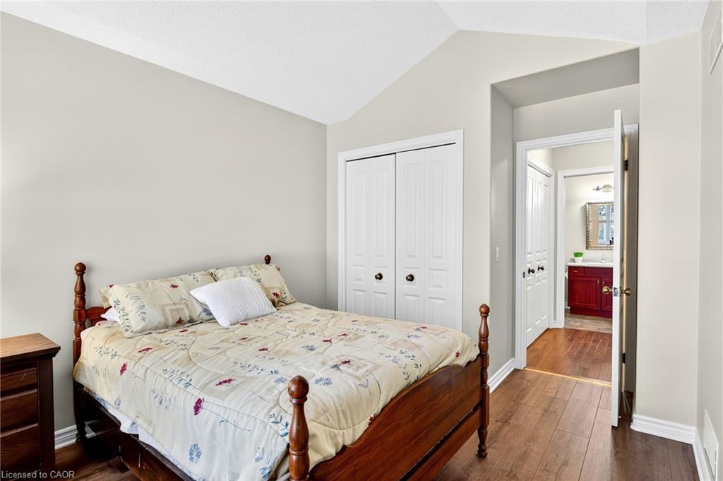 33-605 Welland Avenue, St. Catharines, ON - Indoor Photo Showing Bedroom