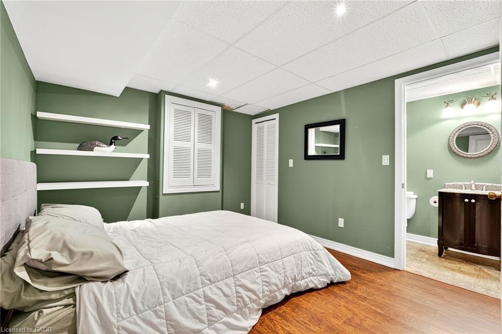 33-605 Welland Avenue, St. Catharines, ON - Indoor Photo Showing Bedroom