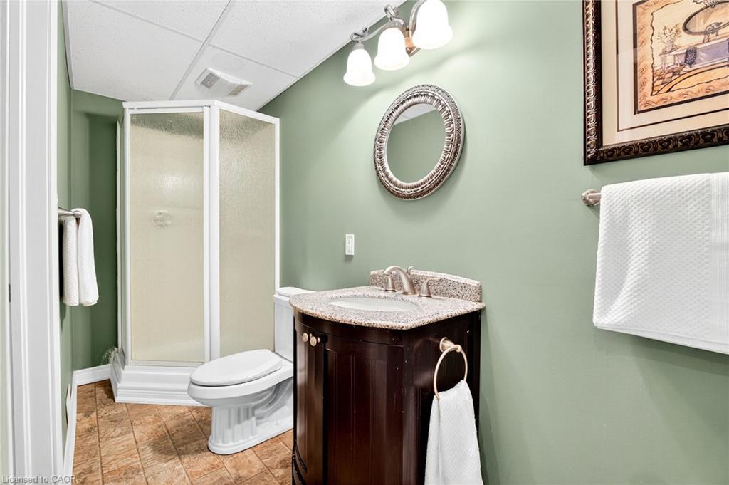 33-605 Welland Avenue, St. Catharines, ON - Indoor Photo Showing Bathroom