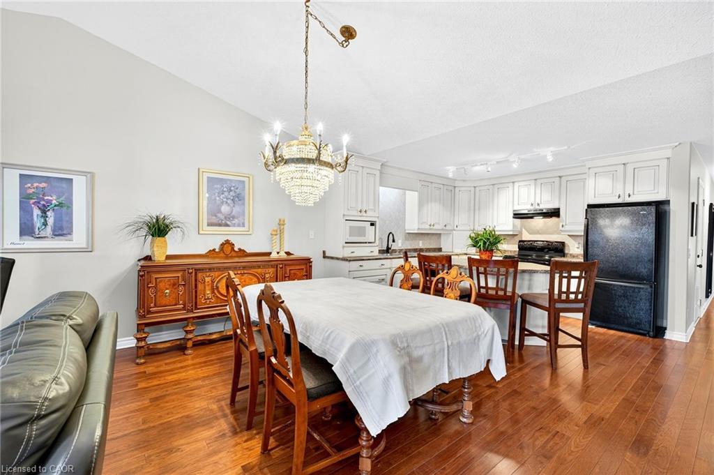 33-605 Welland Avenue, St. Catharines, ON - Indoor Photo Showing Dining Room