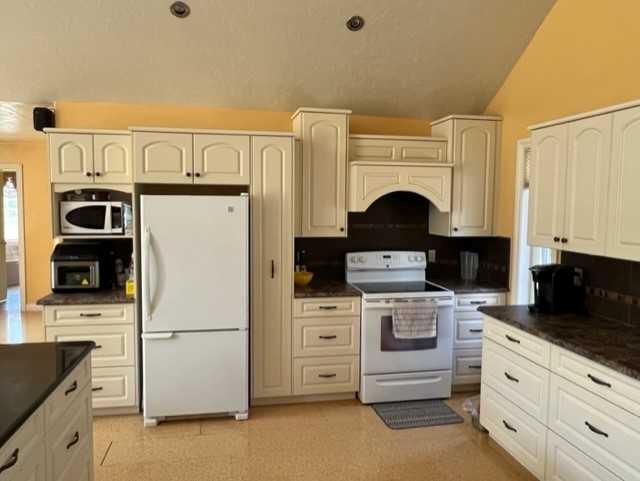 158 Poplar Drive Rr, Conklin, AB - Indoor Photo Showing Kitchen