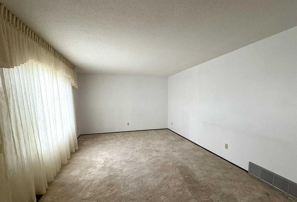 9106 94 Avenue, Lac La Biche, AB - Indoor Photo Showing Other Room