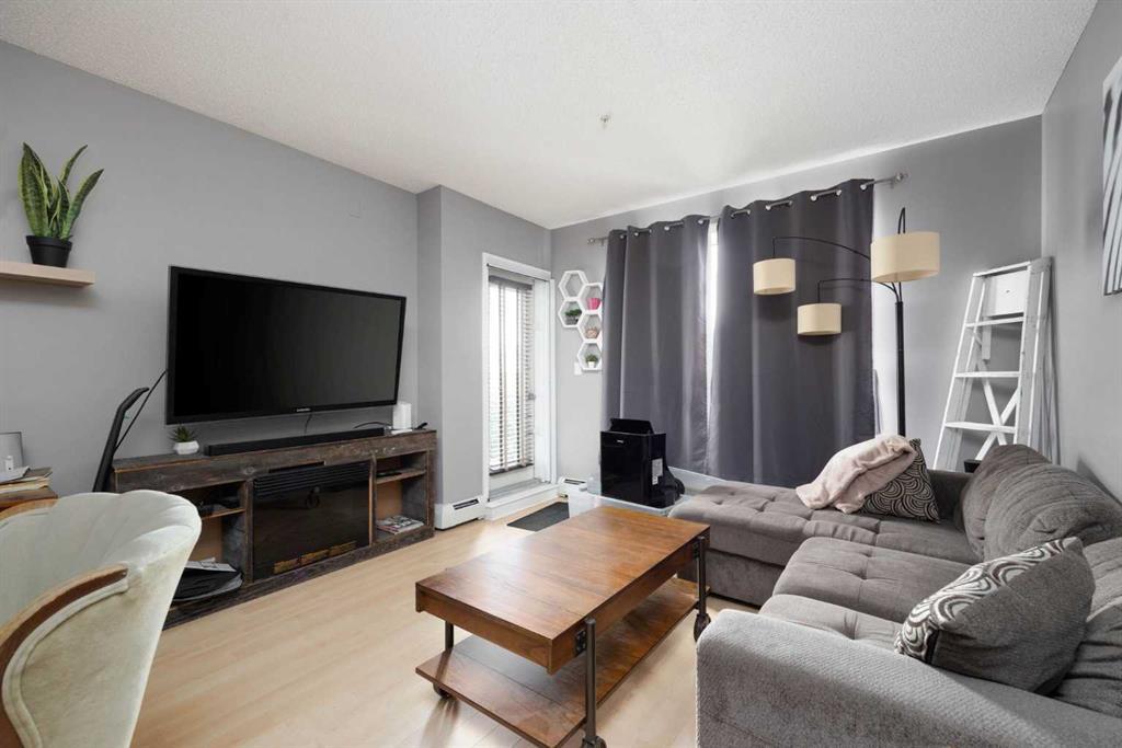 3607-135C Sandpiper Road, Fort Mcmurray, AB - Indoor Photo Showing Living Room