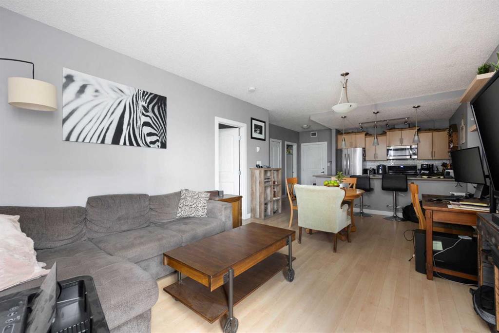 3607-135C Sandpiper Road, Fort Mcmurray, AB - Indoor Photo Showing Living Room