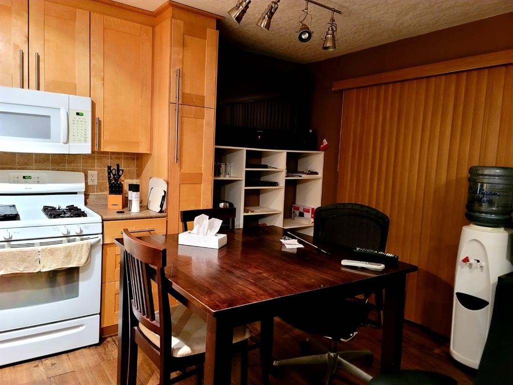 124 Singer Drive, Anzac, AB - Indoor Photo Showing Office