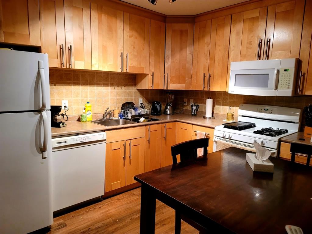 124 Singer Drive, Anzac, AB - Indoor Photo Showing Kitchen