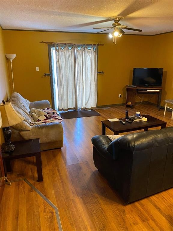 124 Singer Drive, Anzac, AB - Indoor Photo Showing Living Room