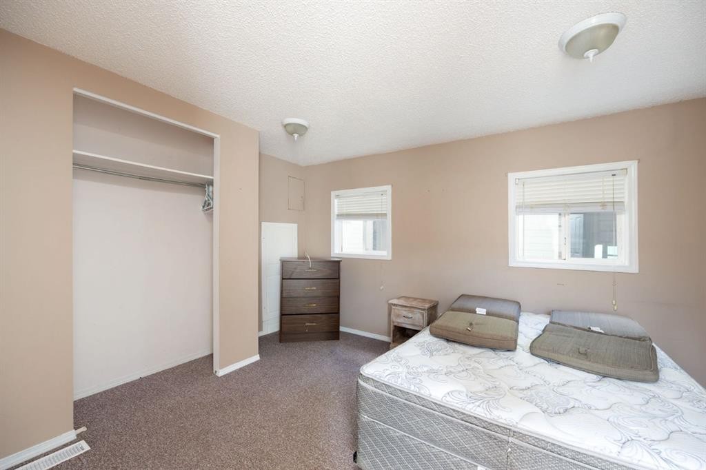 368 Grey Crescent, Fort Mcmurray, AB - Indoor Photo Showing Bedroom
