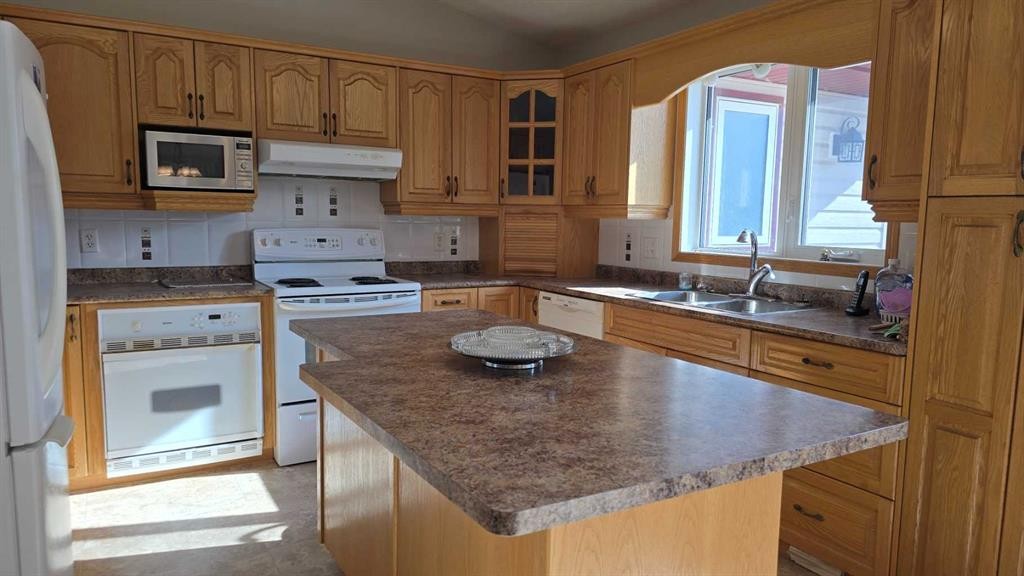 209-13441 Twp Rd 665A, Lac La Biche, AB - Indoor Photo Showing Kitchen With Double Sink