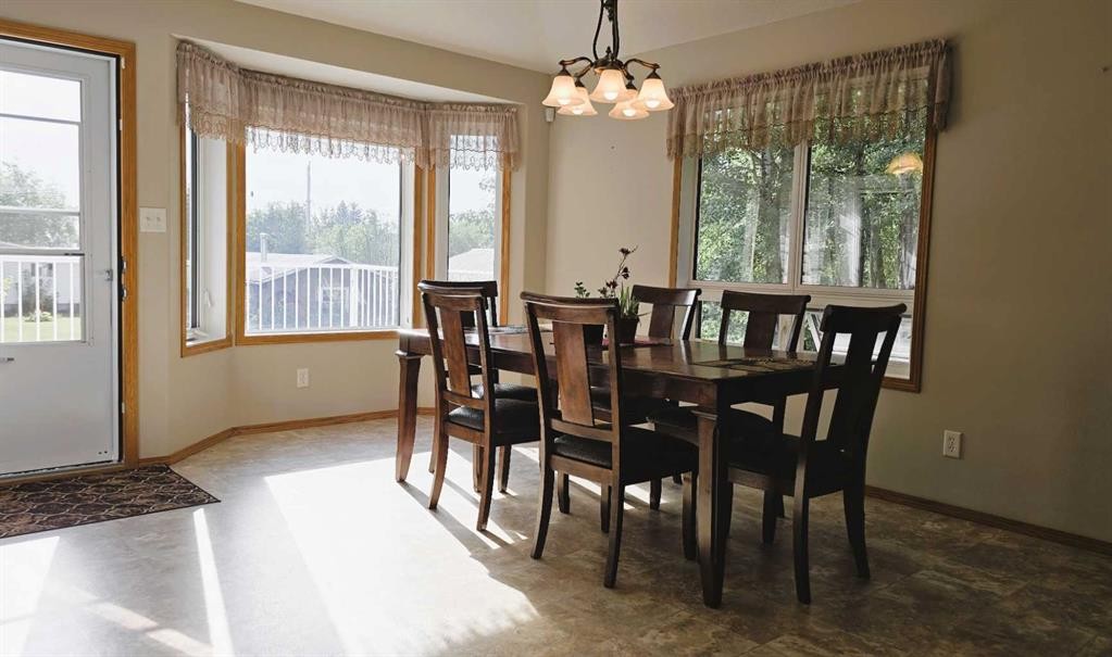 209-13441 Twp Rd 665A, Lac La Biche, AB - Indoor Photo Showing Dining Room