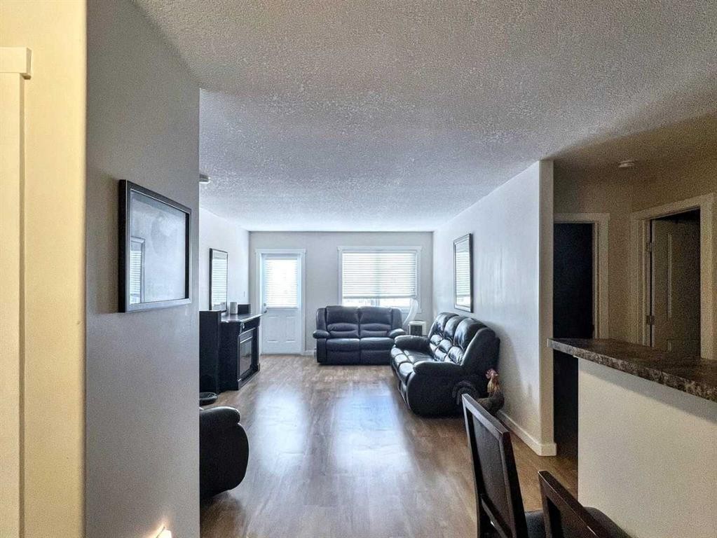 316-236 Stony Mountain Road, Anzac, AB - Indoor Photo Showing Living Room