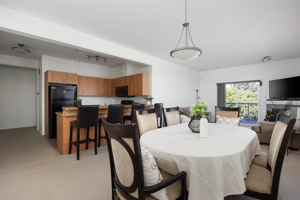 5-105 Fontaine Crescent, Fort Mcmurray, AB - Indoor Photo Showing Dining Room