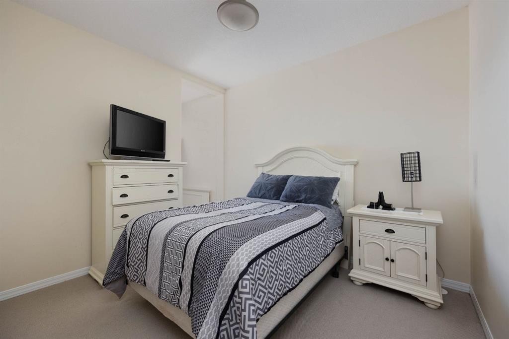 5-105 Fontaine Crescent, Fort Mcmurray, AB - Indoor Photo Showing Bedroom