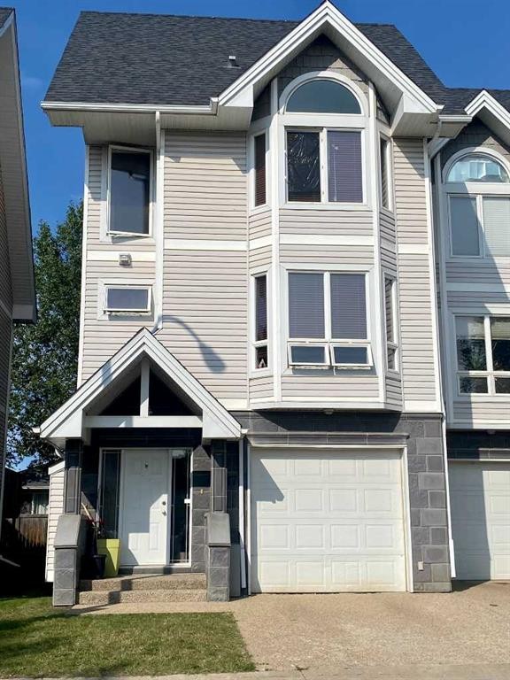 17-98 Wilson Drive, Fort Mcmurray, AB - Outdoor With Facade