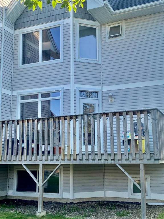 17-98 Wilson Drive, Fort Mcmurray, AB - Outdoor With Deck Patio Veranda