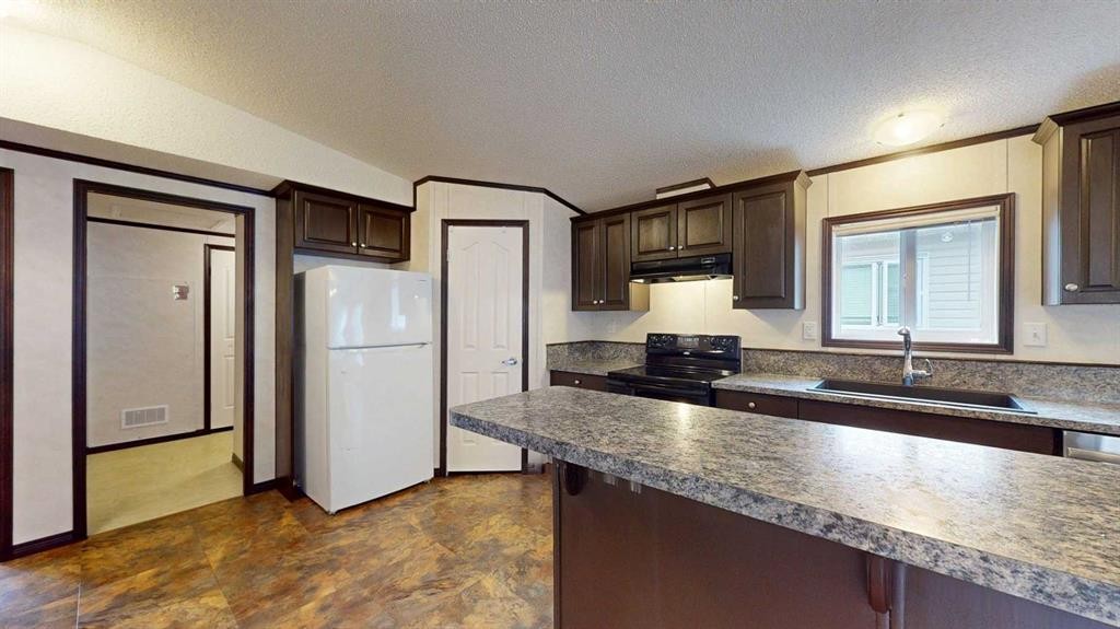 392 Gregoire Crescent, Fort Mcmurray, AB - Indoor Photo Showing Kitchen
