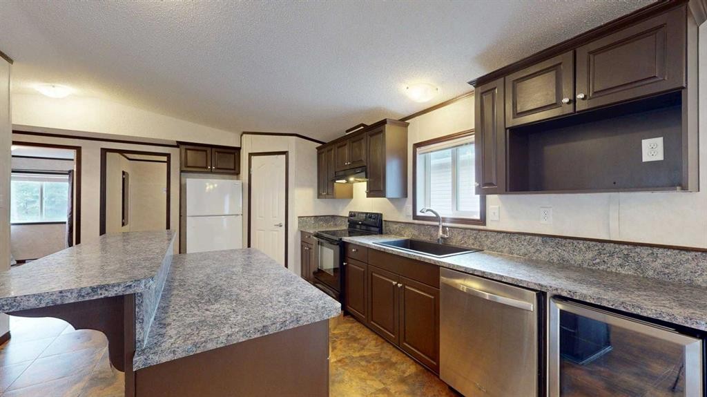 392 Gregoire Crescent, Fort Mcmurray, AB - Indoor Photo Showing Kitchen