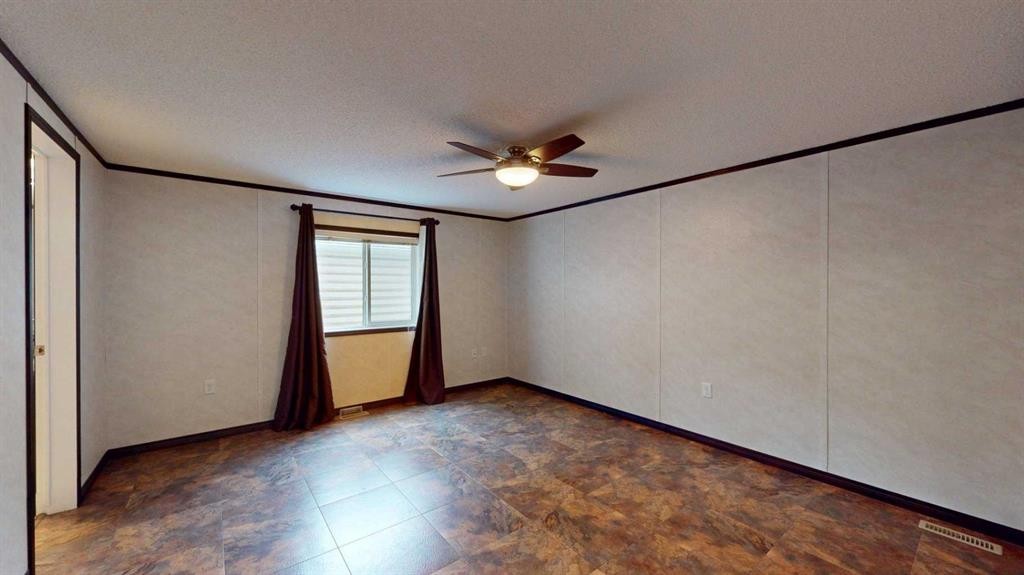 392 Gregoire Crescent, Fort Mcmurray, AB - Indoor Photo Showing Other Room