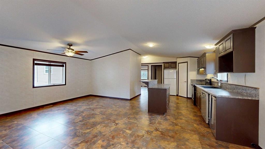 392 Gregoire Crescent, Fort Mcmurray, AB - Indoor Photo Showing Kitchen