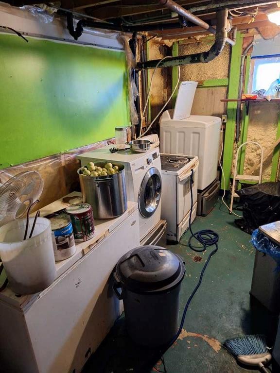 #369-13441 Twp Rd 665A, Lac La Biche, AB - Indoor Photo Showing Laundry Room