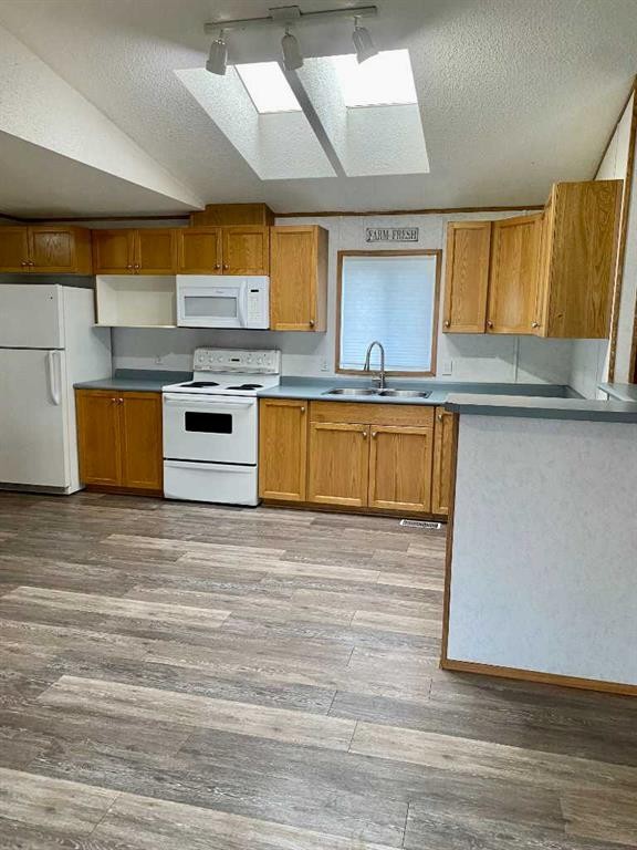 196 Harpe Way, Fort Mcmurray, AB - Indoor Photo Showing Kitchen With Double Sink