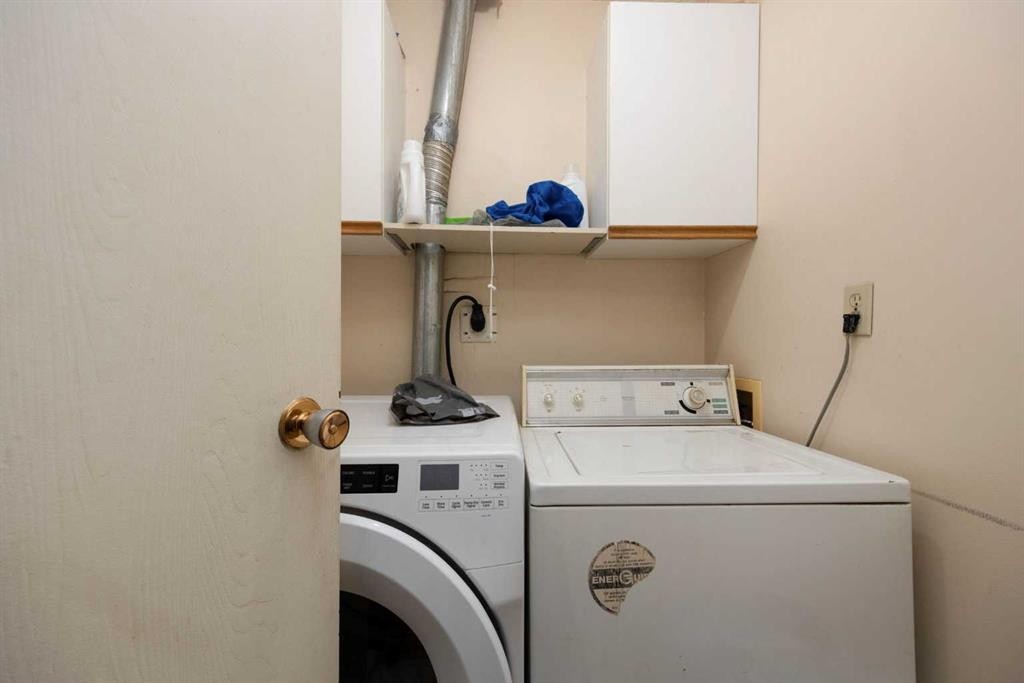 9907B Gordon Avenue, Fort Mcmurray, AB - Indoor Photo Showing Laundry Room