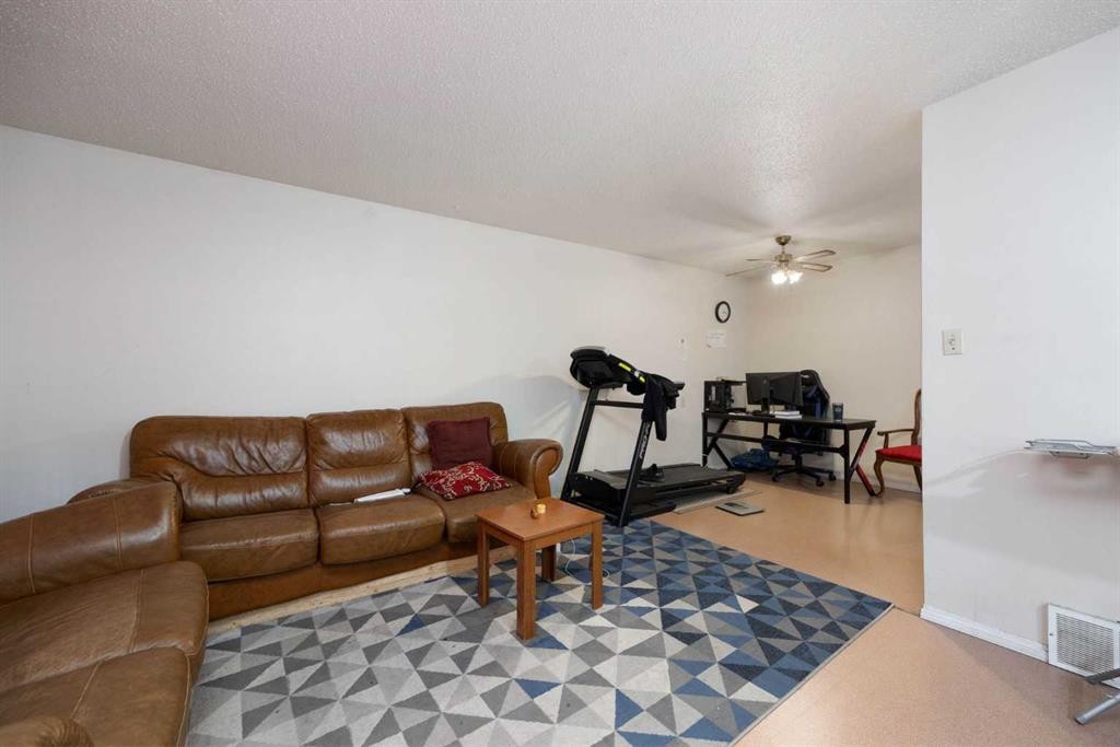 9907B Gordon Avenue, Fort Mcmurray, AB - Indoor