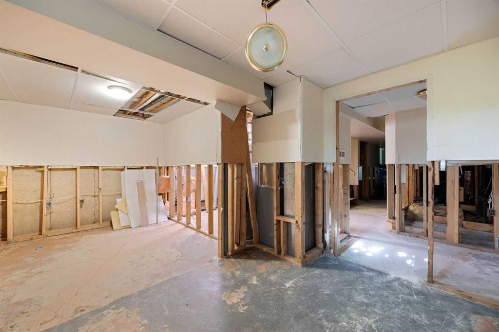 9907B Gordon Avenue, Fort Mcmurray, AB - Indoor Photo Showing Other Room