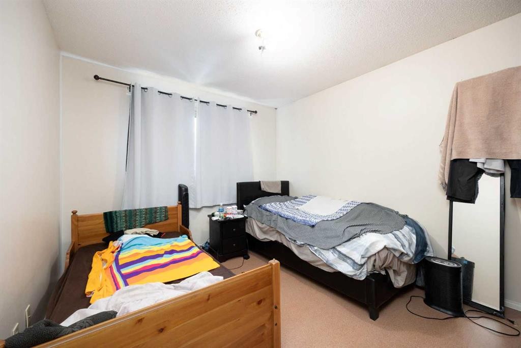 9907B Gordon Avenue, Fort Mcmurray, AB - Indoor Photo Showing Bedroom