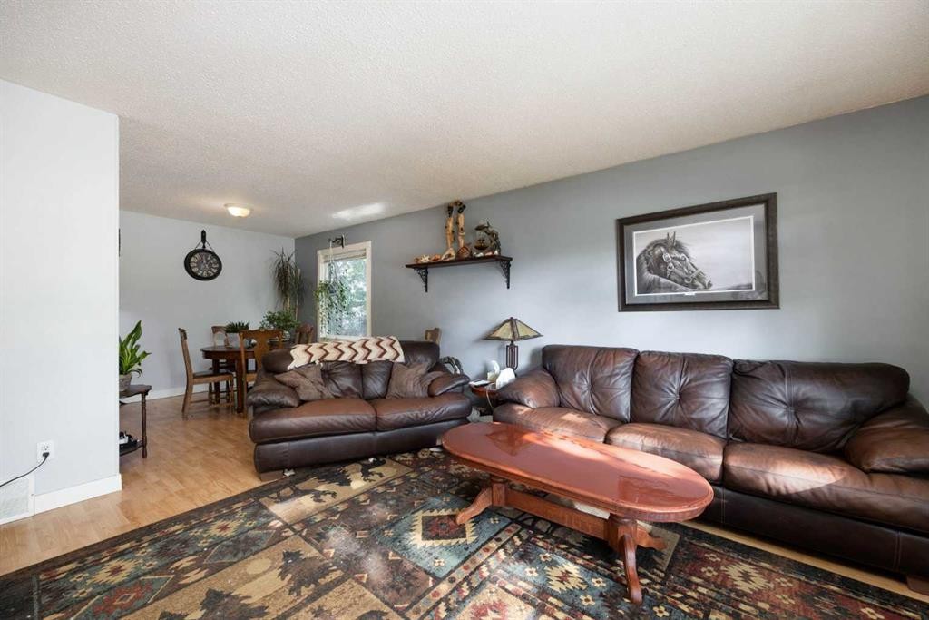 54 Birch Road, Fort Mcmurray, AB - Indoor Photo Showing Living Room