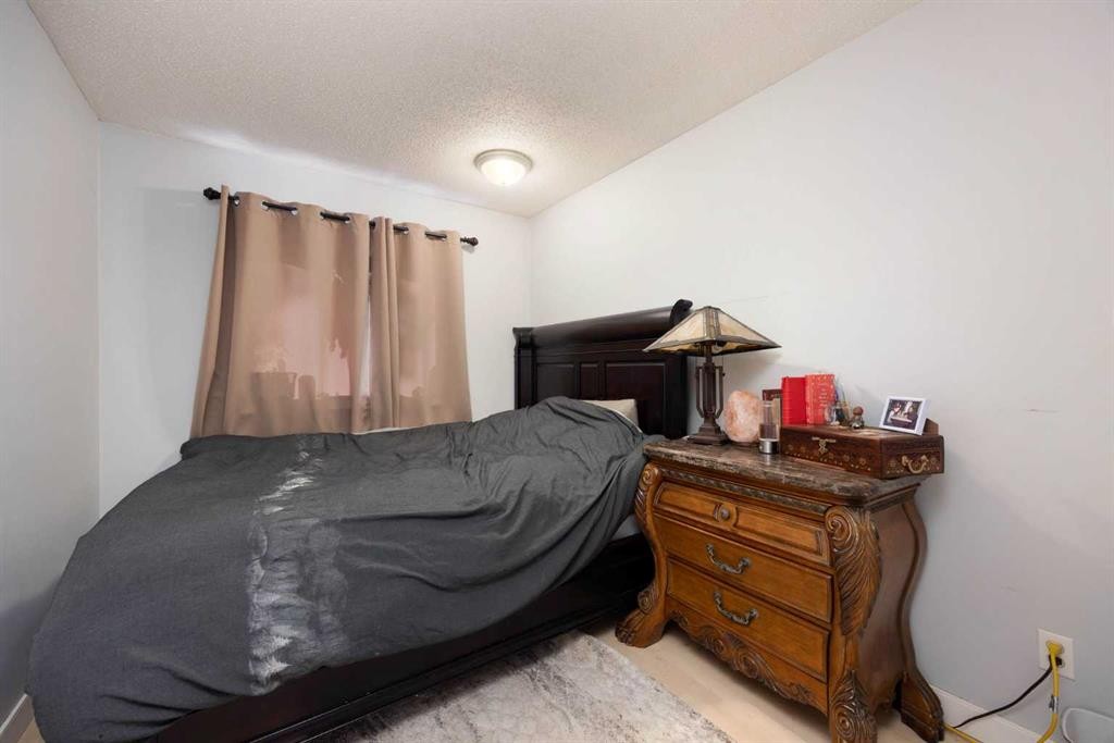 54 Birch Road, Fort Mcmurray, AB - Indoor Photo Showing Bedroom
